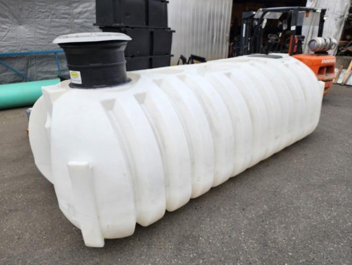 Figure 3: Household cistern for underground use, showing riser. (Credit: Barr Plastics, with permission)