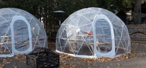 Outdoor winter dining during the COVID-19 pandemic 